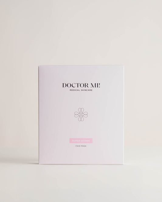 DOCTOR MI! SUPER HYDRA FACE MASK intensive Feuchtigkeits-Gesichtsmaske aus natürlichen Biocellulose-Fasern in weißer Verpackung auf grauem Hintergrund