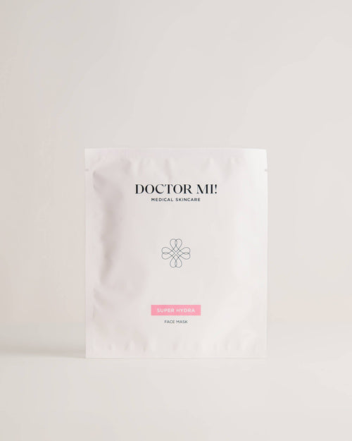 DOCTOR MI! SUPER HYDRA FACE MASK intensive Feuchtigkeits-Gesichtsmaske aus natürlichen Biocellulose-Fasern in weißer Verpackung auf grauem Hintergrund